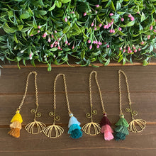 Load image into Gallery viewer, Golden Flower bookmark