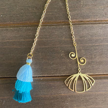 Load image into Gallery viewer, Golden Flower bookmark