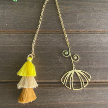 Load image into Gallery viewer, Golden Flower bookmark